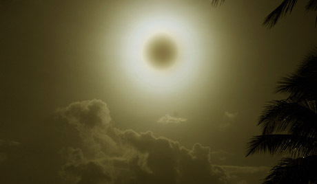 4h 50595270 ハイブリッド日食が西アフリカで観測される！