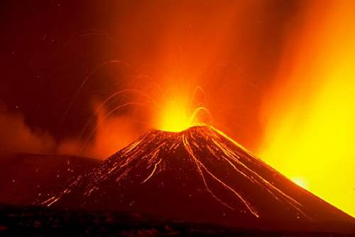 etna eruzione エトナ山が噴火！相次ぐ噴火にも現地は意外に冷静。