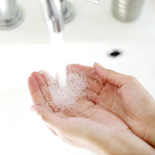 hand washing 500x500 手洗いをすれば多くの精神的プラス効果が表れる可能性！