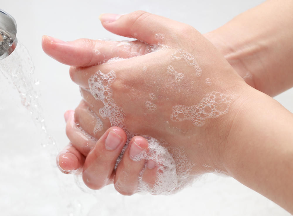 soap on hands1 ノロウイルス流行が始まる。2013年は2012年よりも感染者は減少する見込み。
