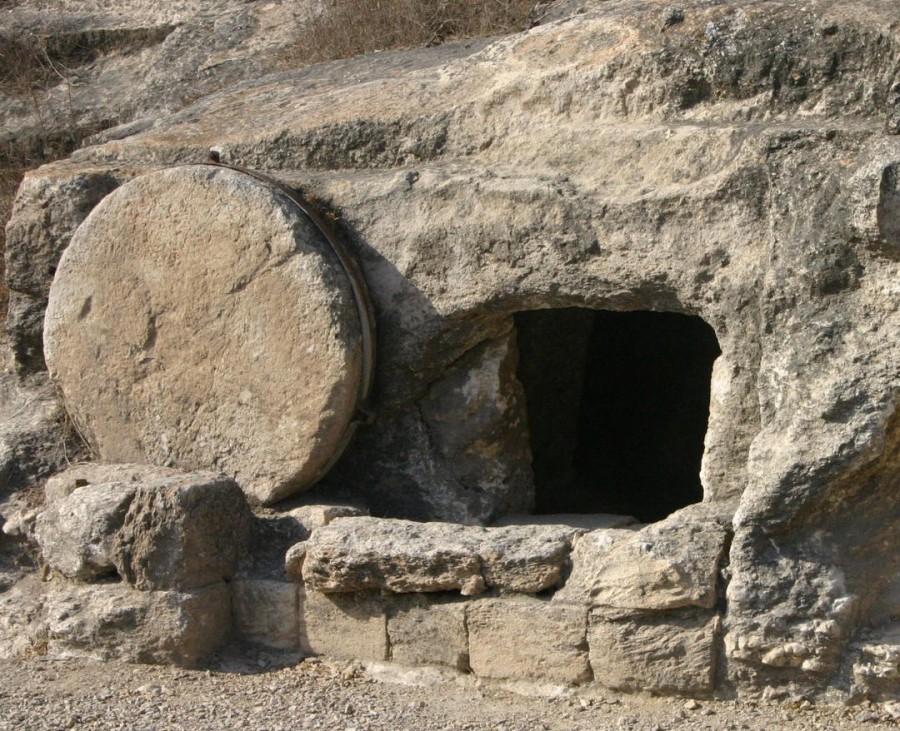 empty tomb2 900x731 キリストの墓、世界中に残る理由は。