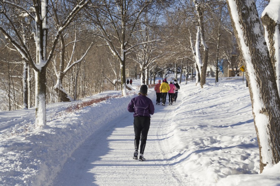 winter jogging julie 110711 900x599 冬太りが増加の可能性。気温の低い冬には要注意。