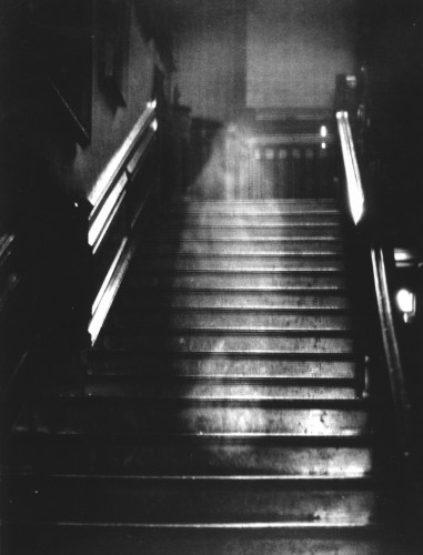 The Brown Lady of Raynham Hall urban legends 234828 1020 1336 381x500 レイナムホール。世界最恐の館。