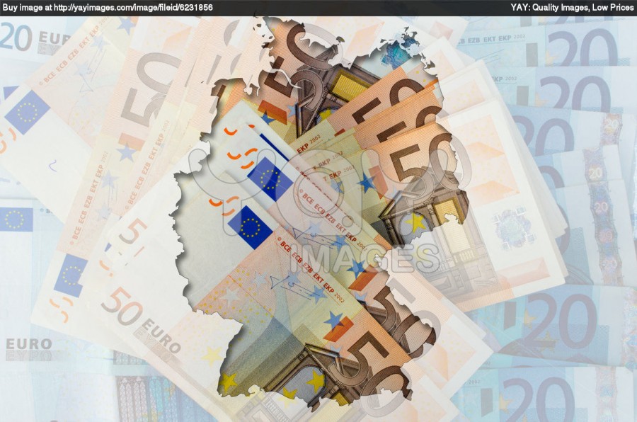 outline map of germany with transparent euro banknotes in backgr 5f1730 900x596 ドイツが最低賃金を設定！日本円で1220円に！