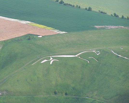 White horse from air アフィントンの白馬。3000年前の地上絵。