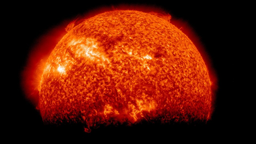 sun eclipse 01 900x506 ウイルスと宇宙の関係、目には見えない脅威か。